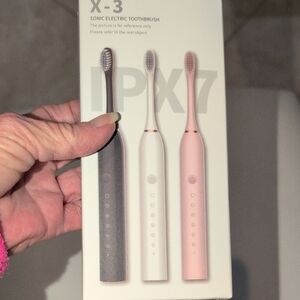 X-3 Electric Toothbrush With Multiple Replacement Brush Heads NWOT